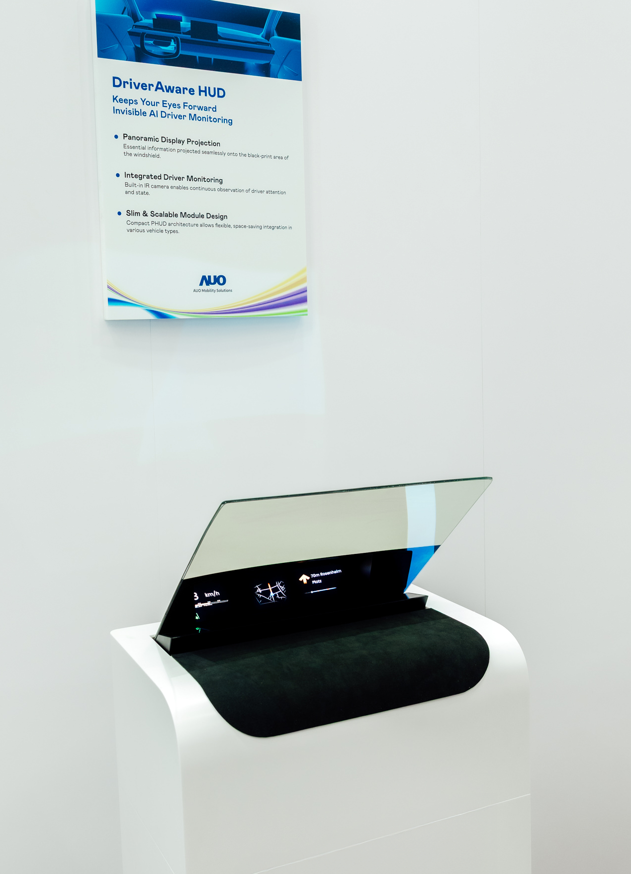 DriverAware HUD结合抬头显示器与隐藏式红外线摄影机，将车速、导航及警示讯息投影于挡风玻璃上，完美对齐驾驶目不离路的视线，同时，透过AI 监控驾驶注意力以提升安全性。